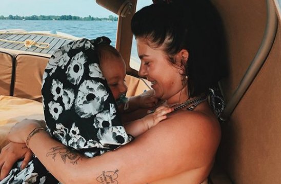 roxeanne hazes instagram post moederschap