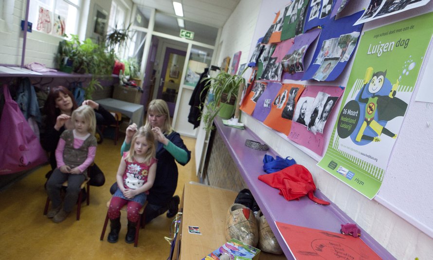 hanneke-weigert-helpen-school-zoon
