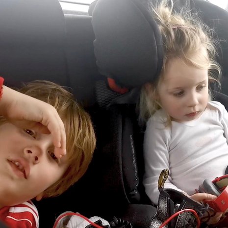 lange autorit met kinderen