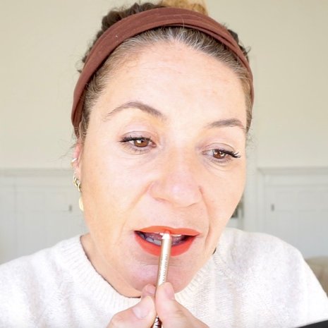 sabine aankleden_en_opmaken lippenstift