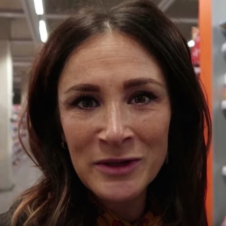 video saar koningsberger voor eerst met baby naar supermarkt