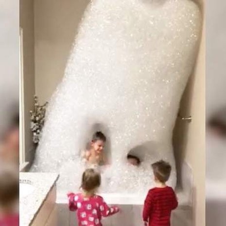 video vader kinderen in bad
