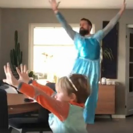 video vader zoon dansen frozen let it go