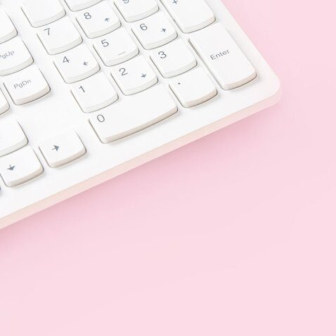 toetsenbord op roze