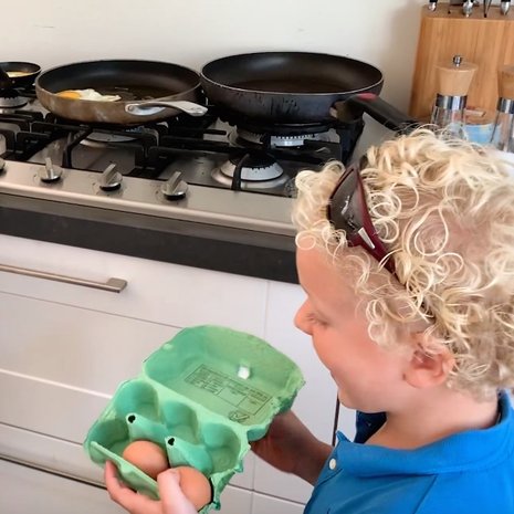 zo leer je kind koken
