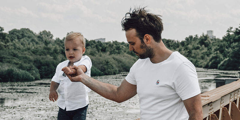kek Papa Robin twee kinderen dicht op elkaar