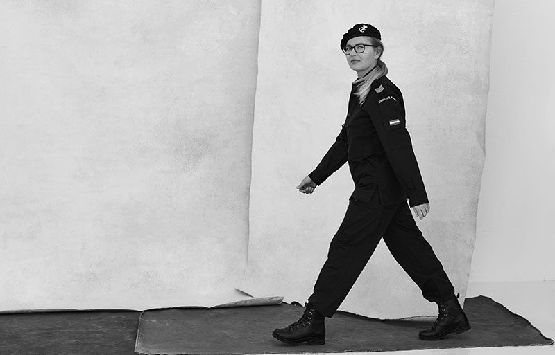 portret defensie Laura
