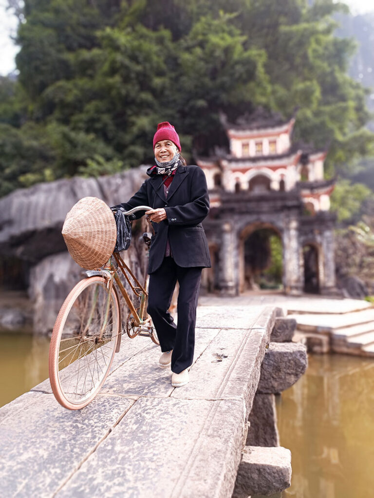 travelogue Taiwan three children cycling