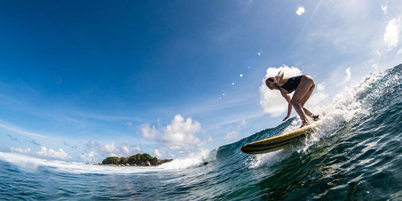 Sandrine beachbabe surfen